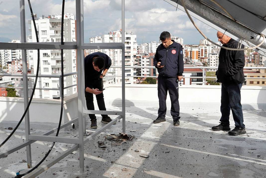 Yıldırım düştü, en üst kattaki dairenin tavanında delik açıldı! O kentte korkutan olay 5